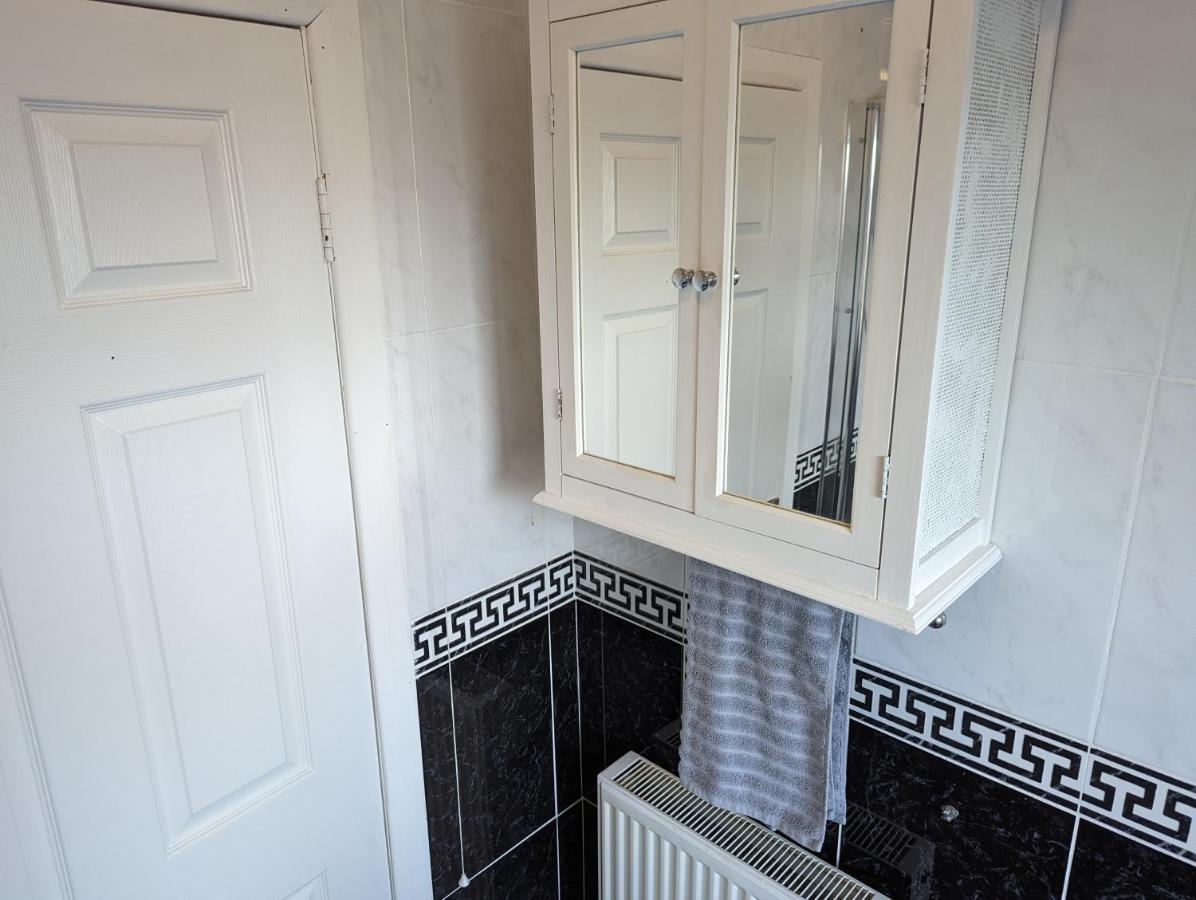 דירות Sleights Whitby House Retreat Sleeps 12 מראה חיצוני תמונה